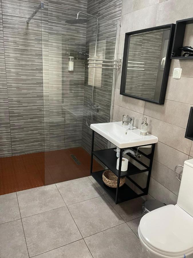 Adega Guest House Орта Екстериор снимка